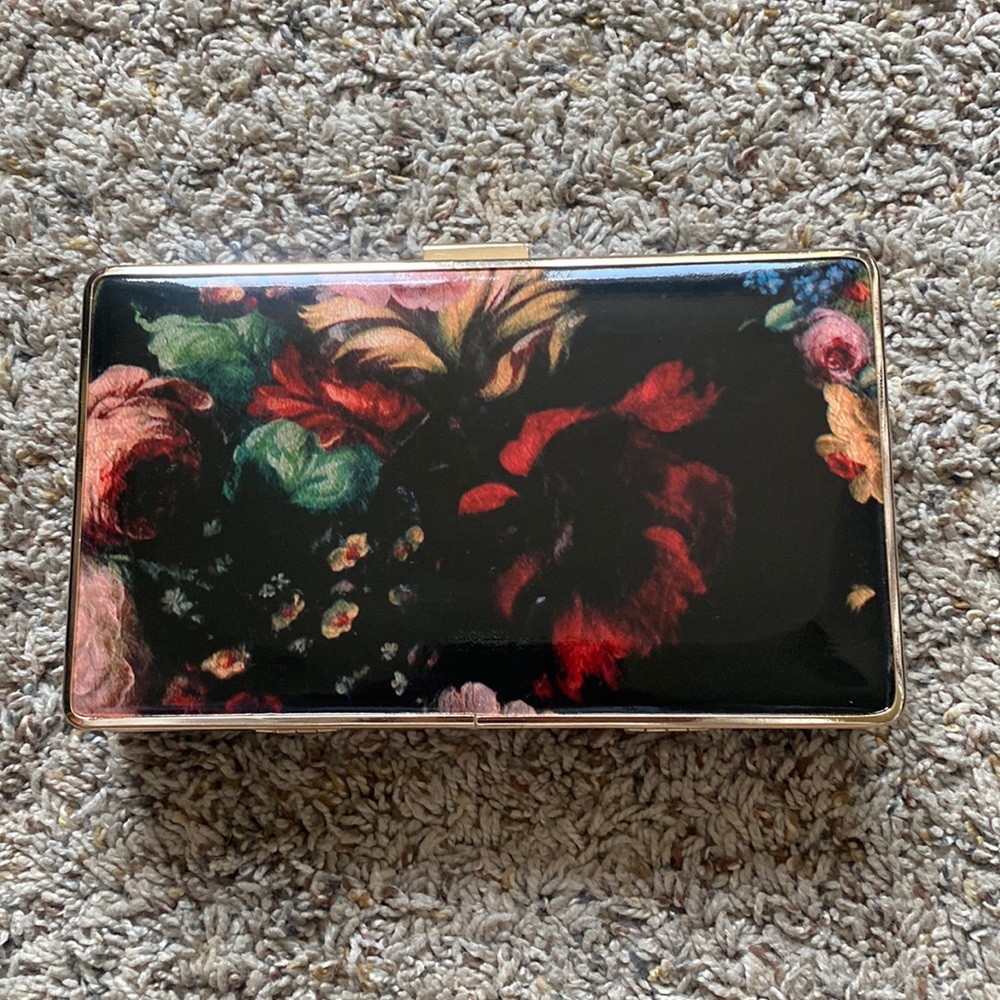 Floral clutch